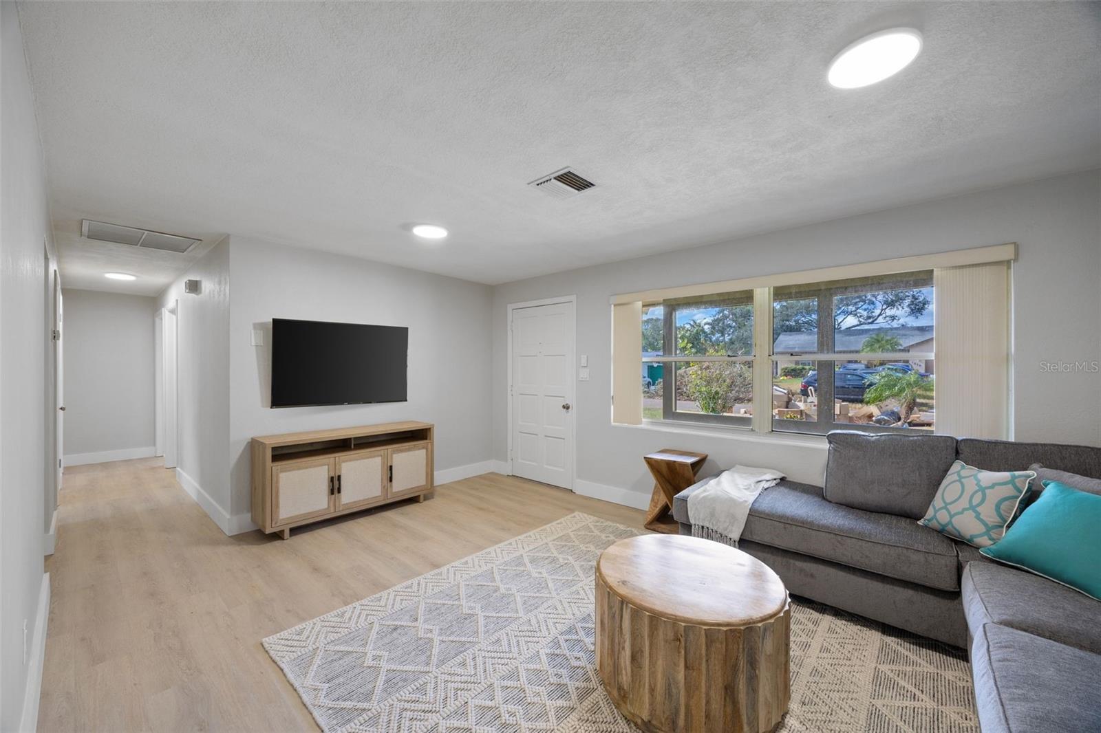 Image 6 of 36 For 1073 Kenwood Drive
