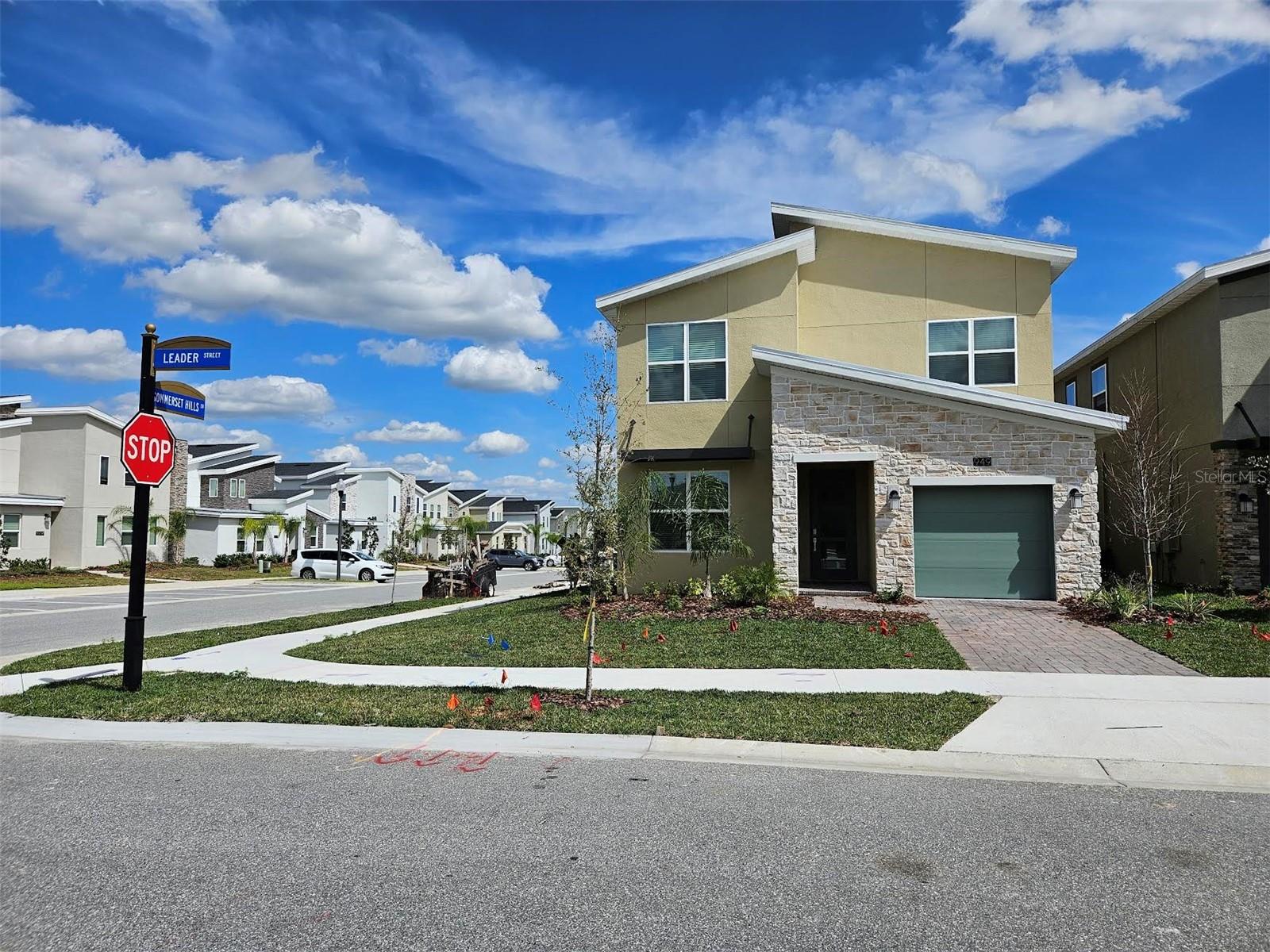 Image 2 of 43 For 949 Leader Street