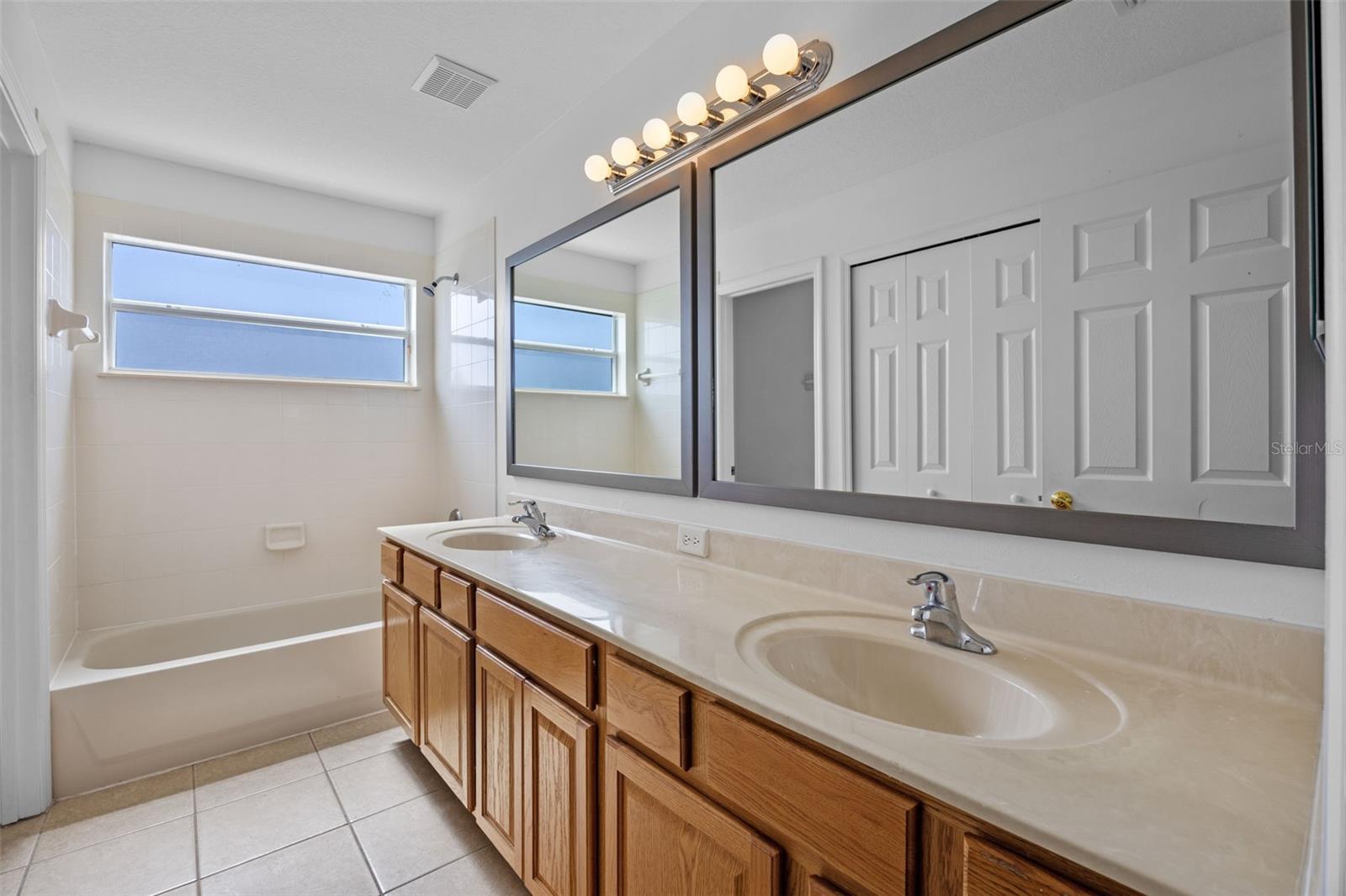 Image 17 of 40 For 12824 Cloverdale Lane