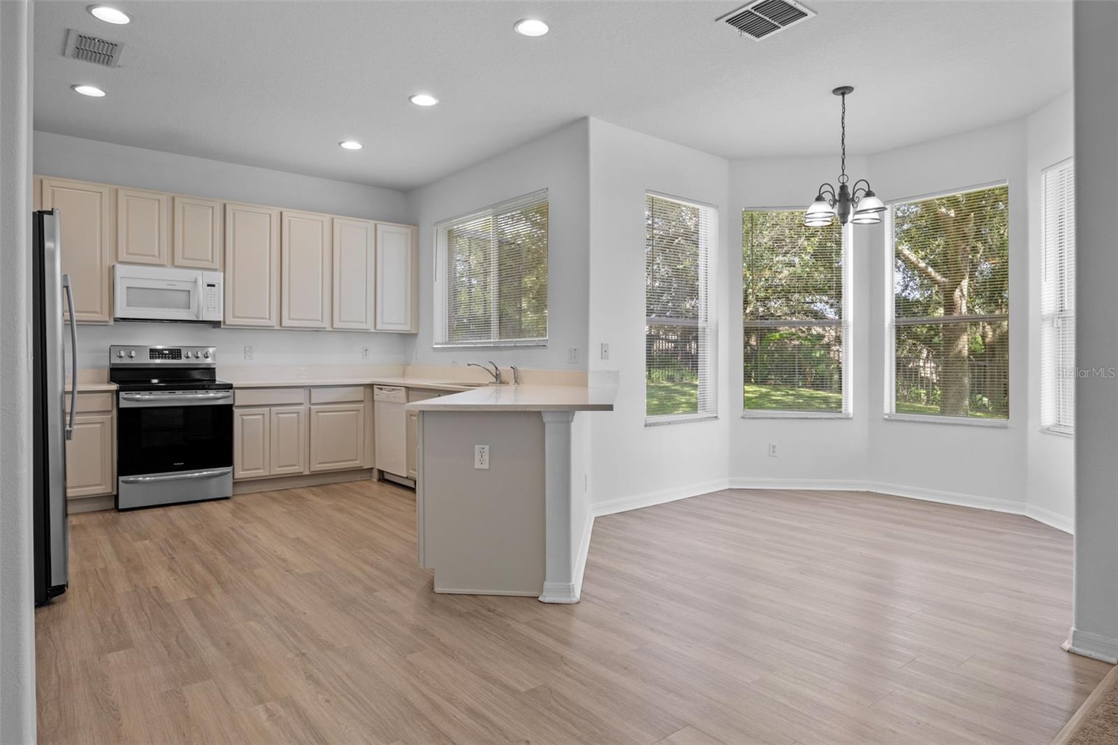 Image 5 of 40 For 12824 Cloverdale Lane