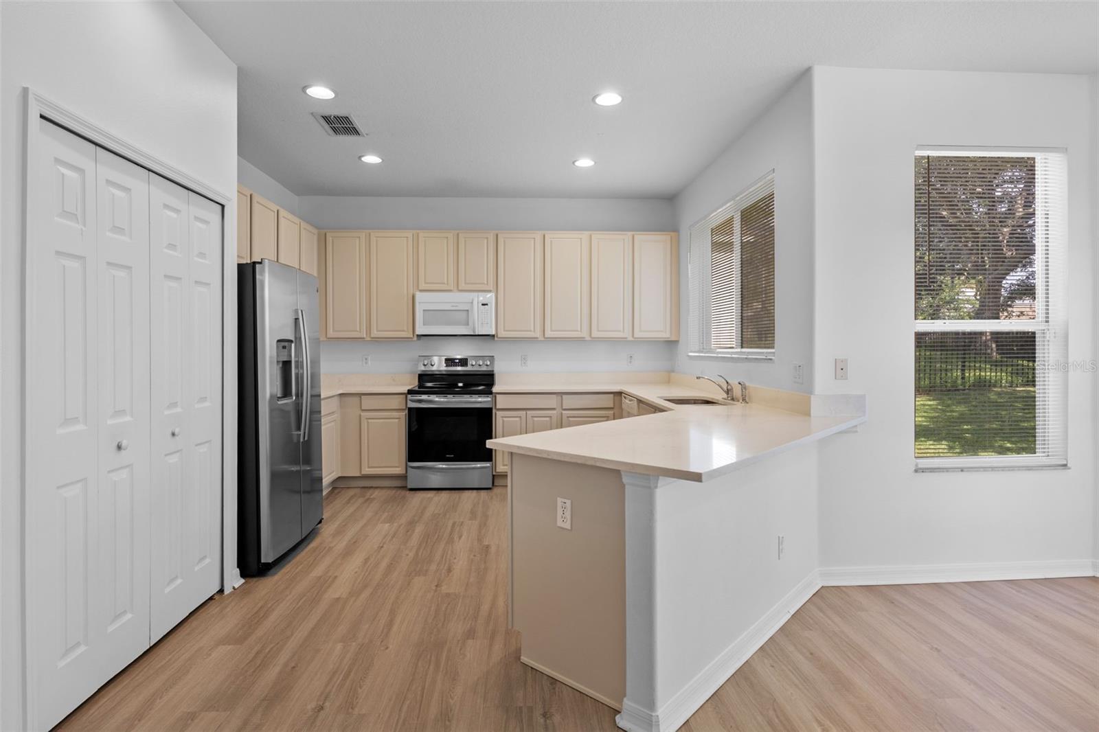 Image 8 of 40 For 12824 Cloverdale Lane
