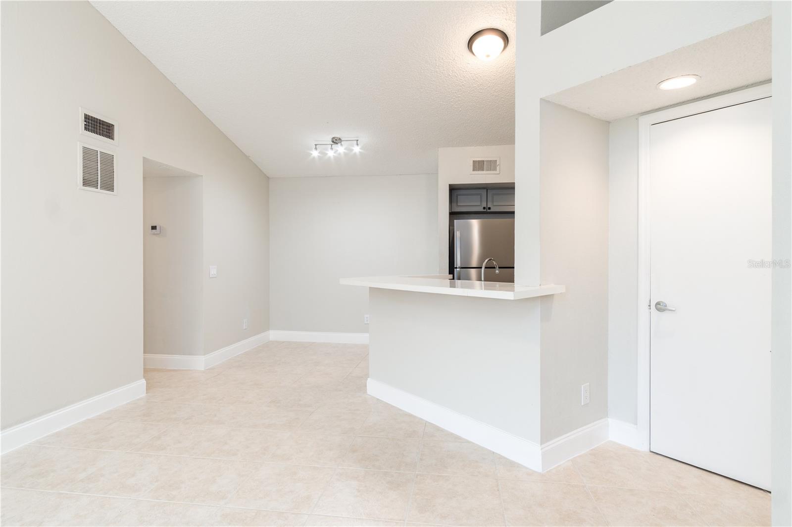 Image 5 of 20 For 4528 Commander Drive 2033