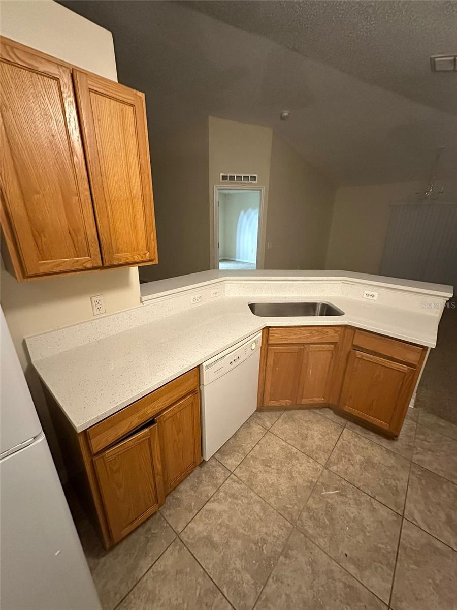 Image 3 of 14 For 283 Curtis Avenue