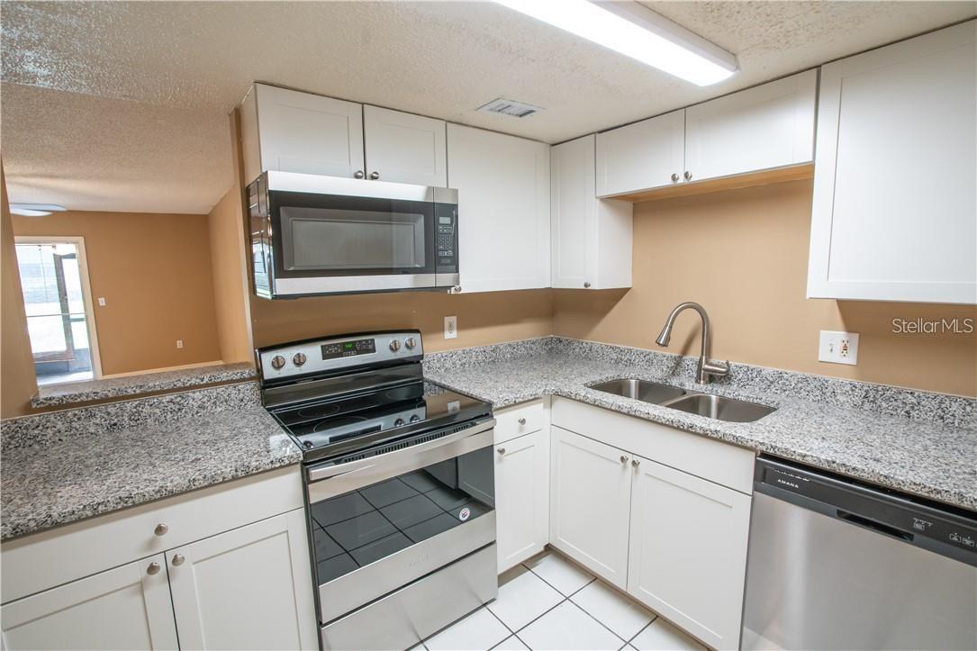 Image 2 of 15 For 914 Lake Destiny Road A