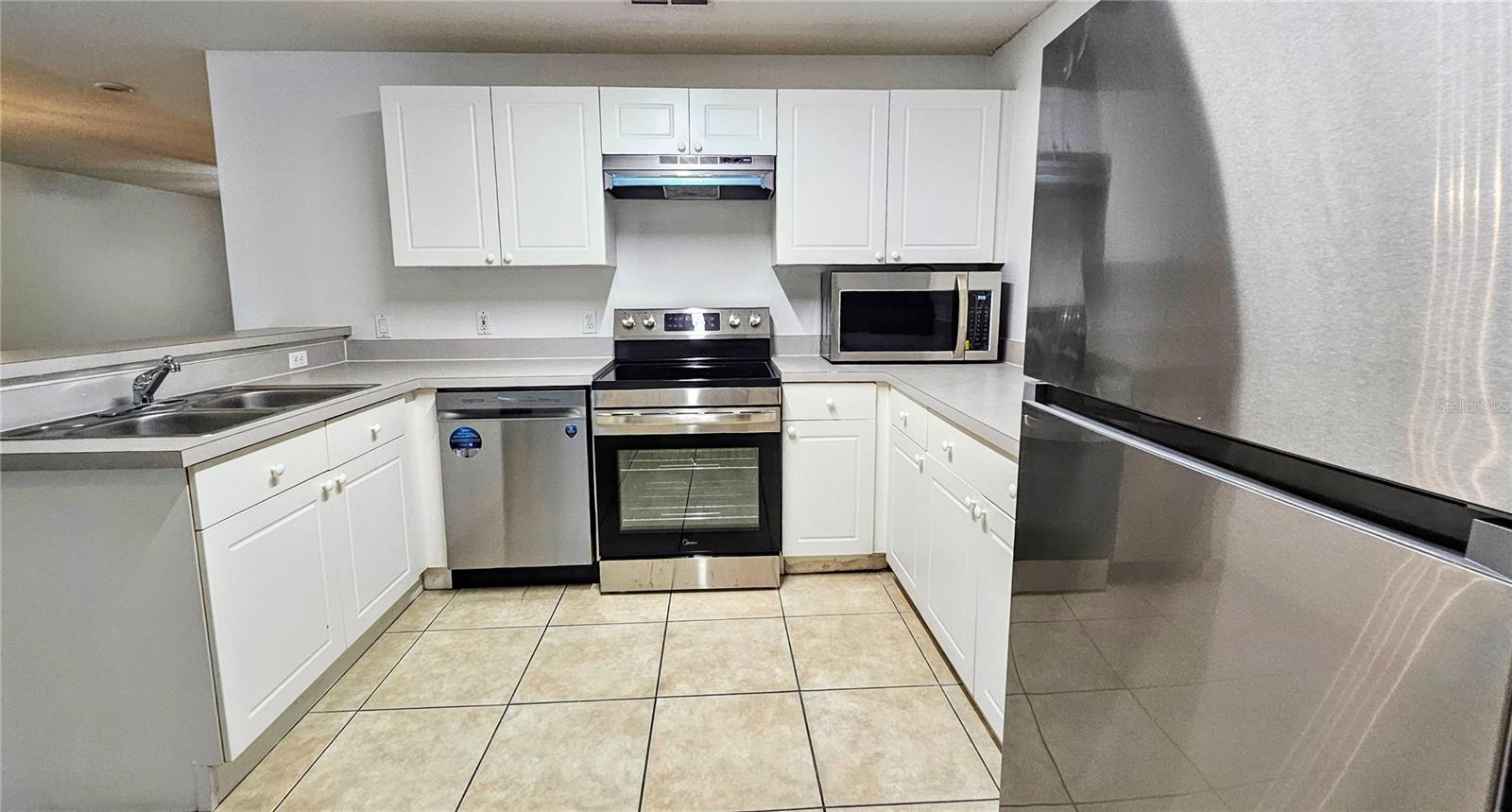 Image 5 of 21 For 8807 Grand Palms Circle A