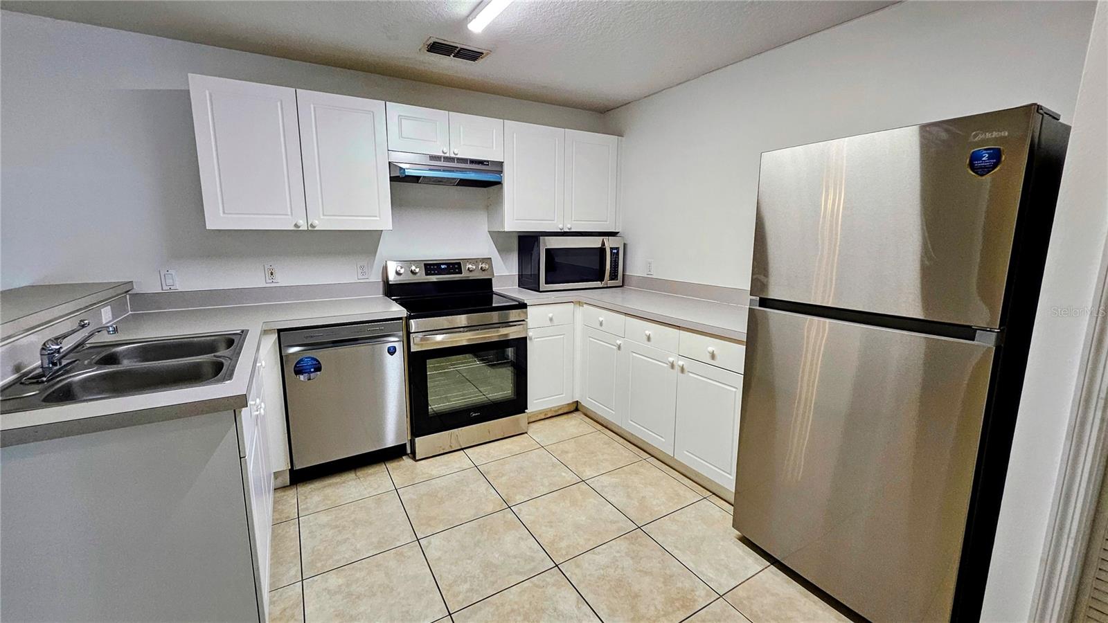Image 6 of 21 For 8807 Grand Palms Circle A