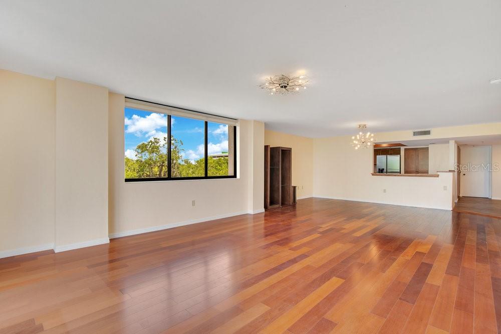 Image 3 of 22 For 530 Central Boulevard 406