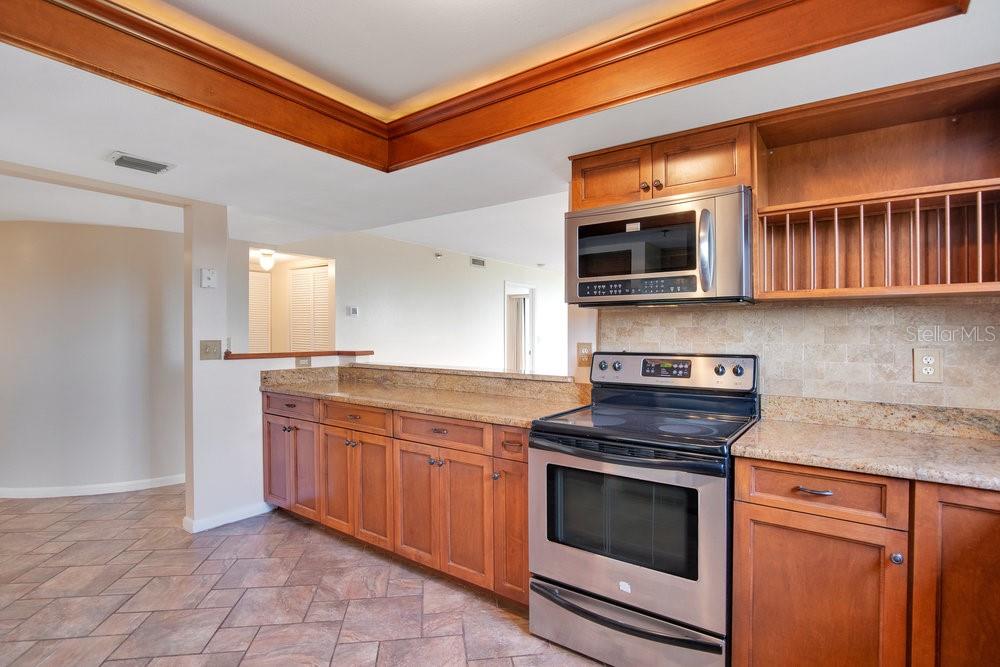 Image 5 of 22 For 530 Central Boulevard 406