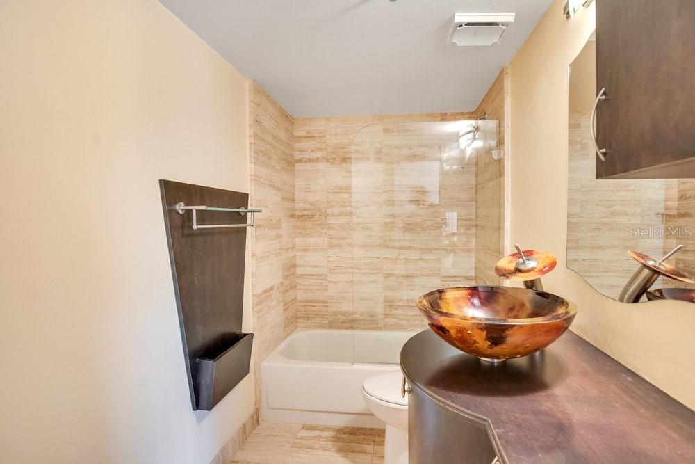 Image 9 of 22 For 530 Central Boulevard 406