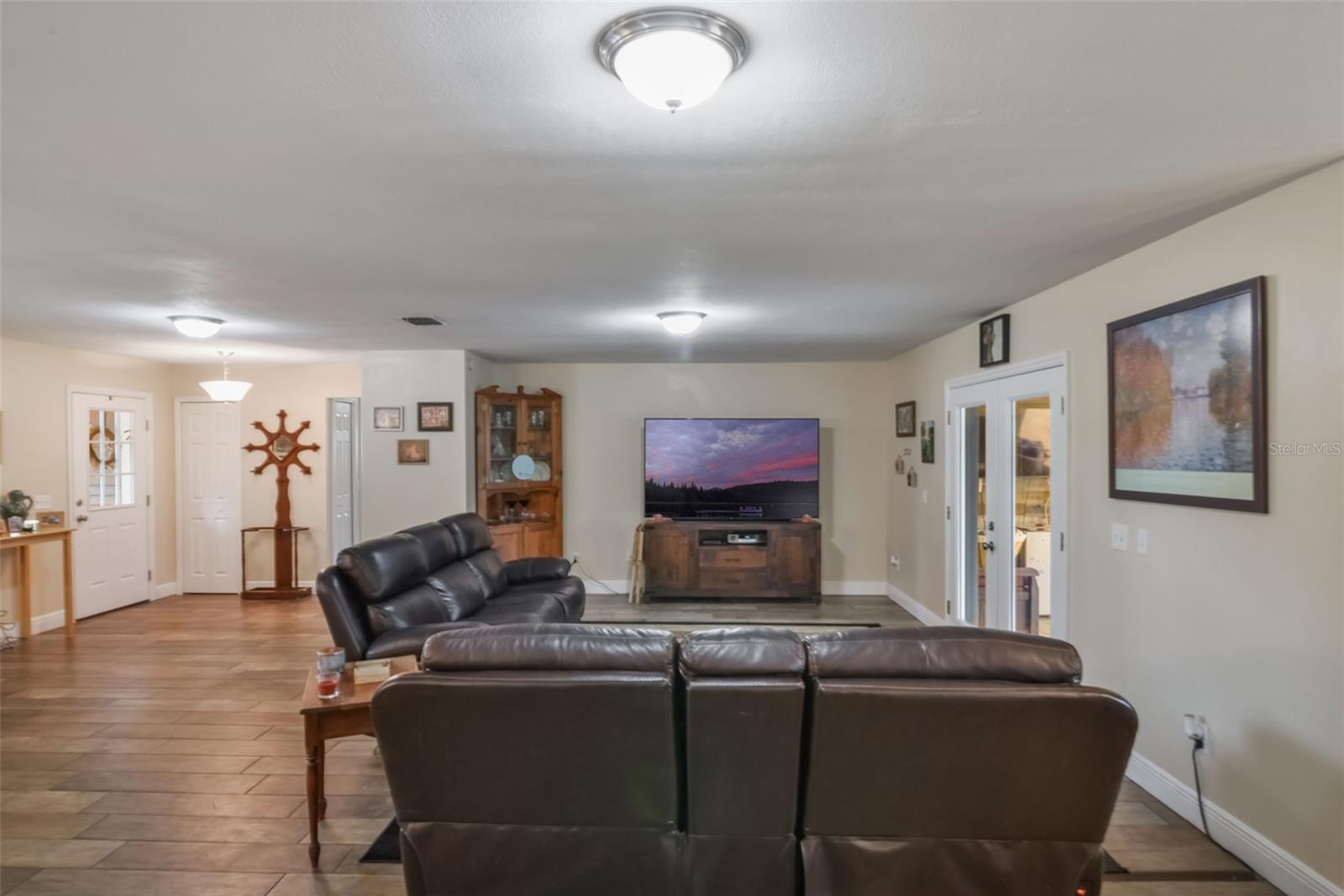 Image 13 of 42 For 704 Tangerine Court