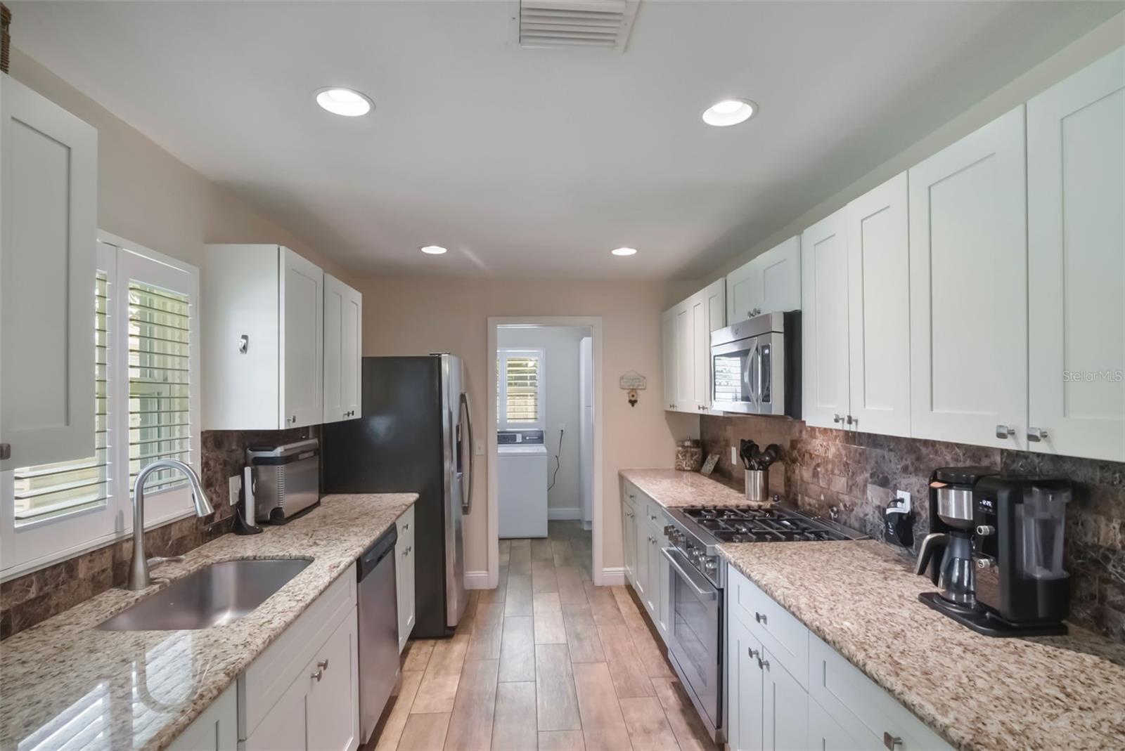 Image 17 of 42 For 704 Tangerine Court