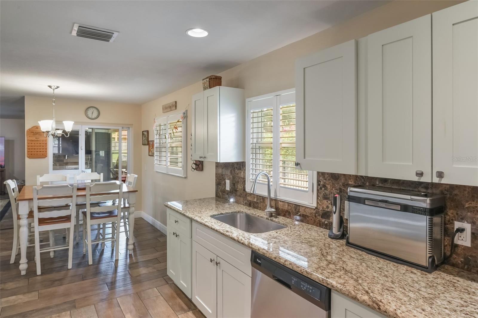 Image 21 of 42 For 704 Tangerine Court