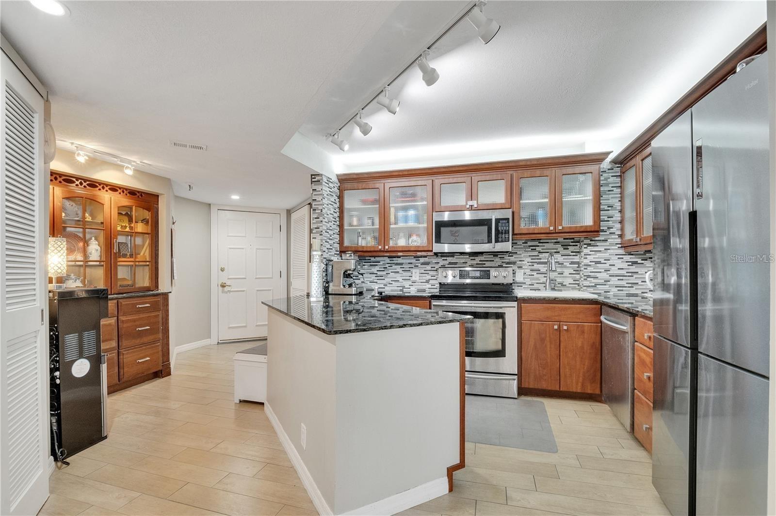 Image 4 of 12 For 400 Colonial Drive 1609