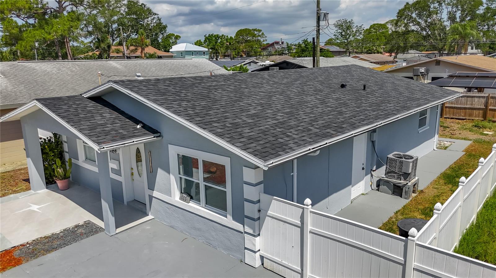 Image 2 of 33 For 1755 Shore Acres Boulevard Ne