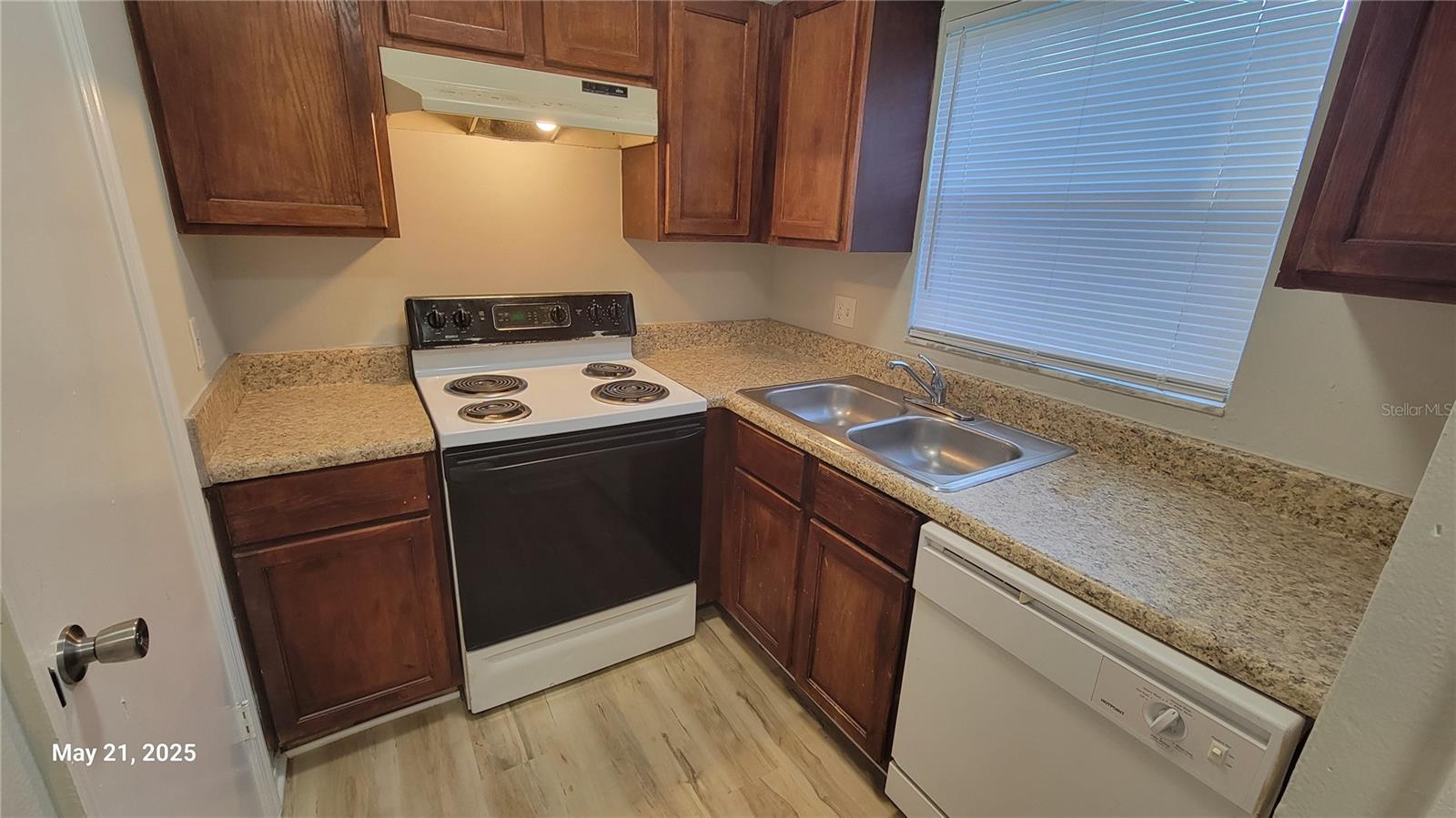 Image 9 of 40 For 4136 Pershing Pointe Place 5