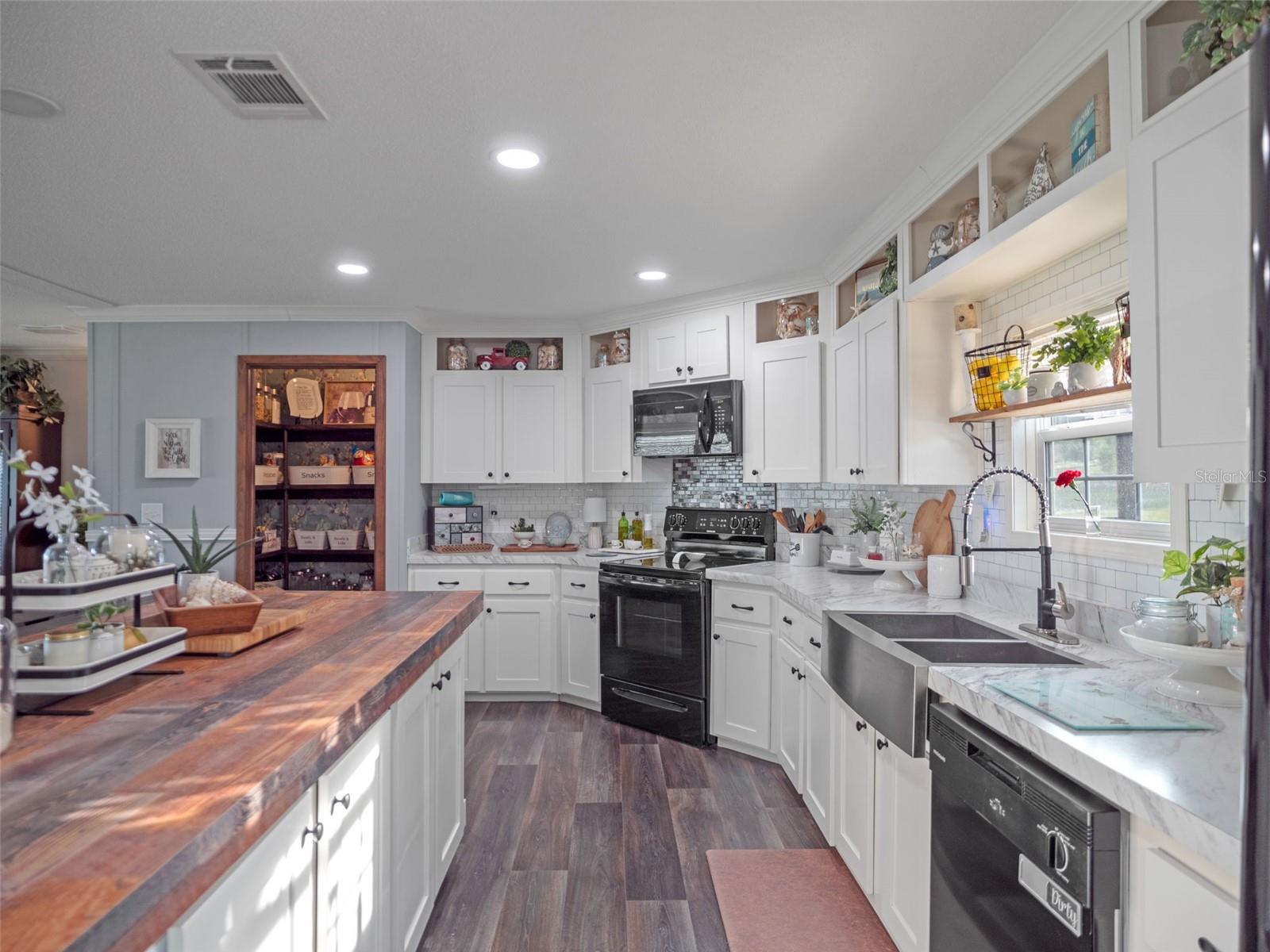 Image 3 of 27 For 8013 Sergeant Pepper Drive