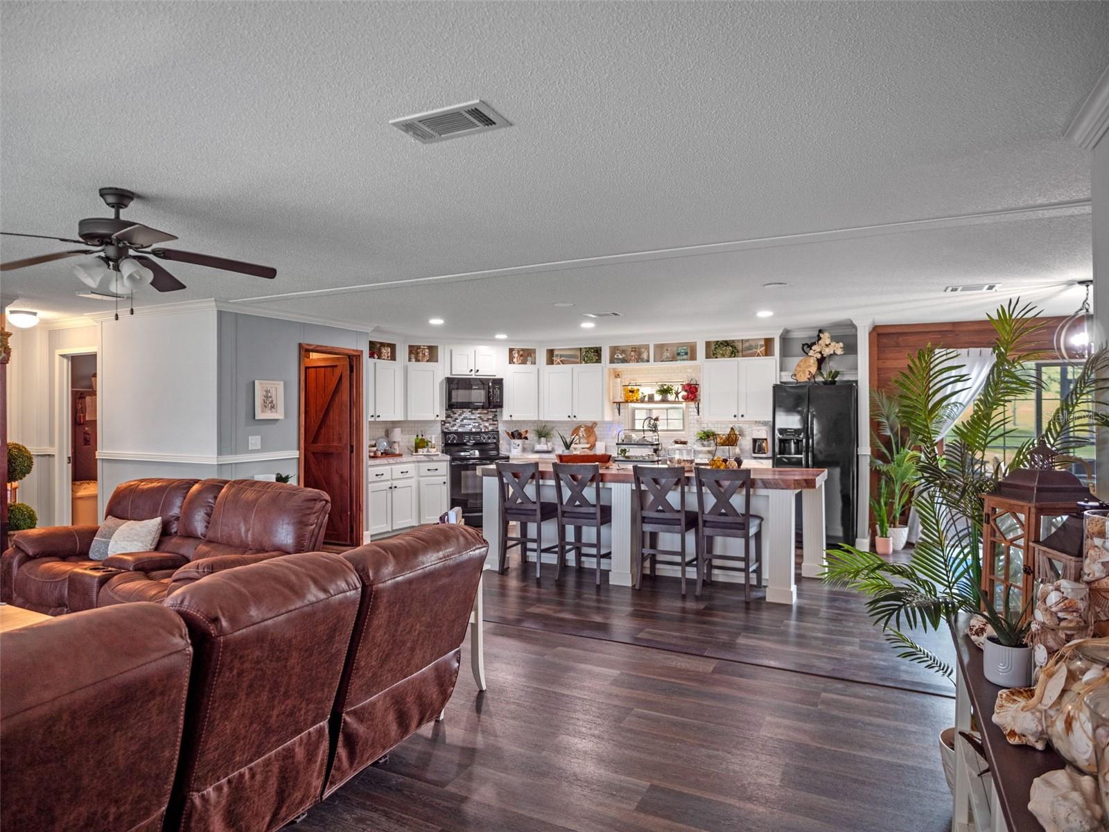 Image 4 of 27 For 8013 Sergeant Pepper Drive