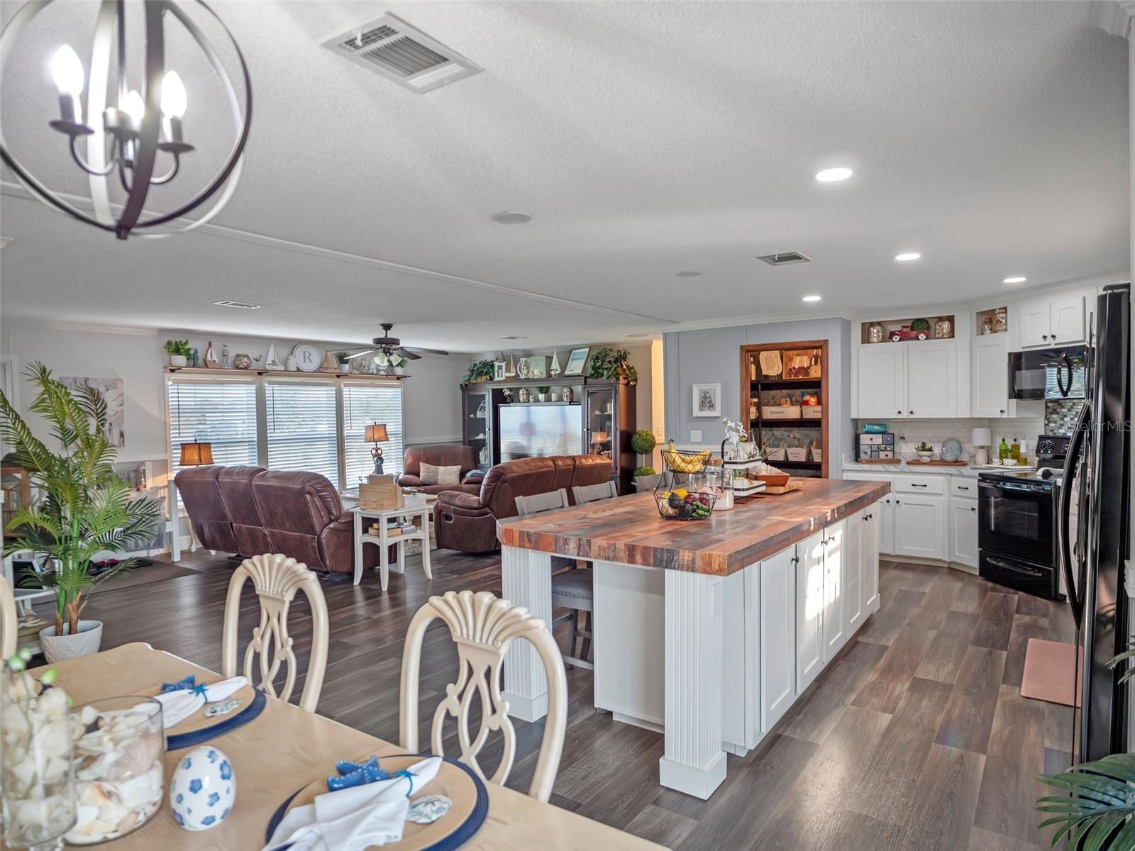 Image 5 of 27 For 8013 Sergeant Pepper Drive