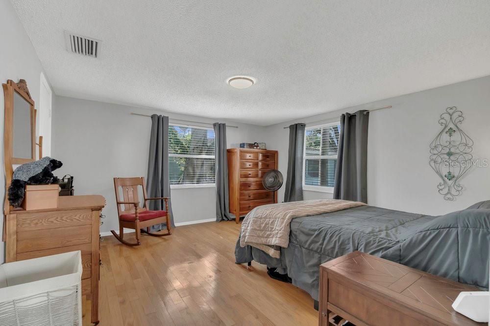 Image 11 of 26 For 232 Grant Street