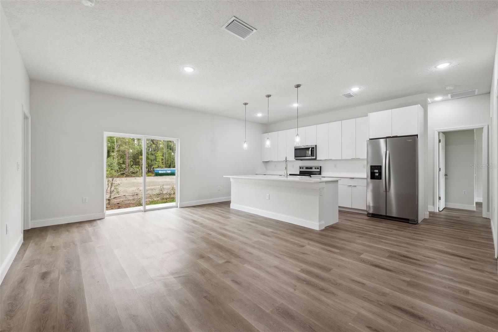 Listing photo id 10 for 2565 Laredo Drive