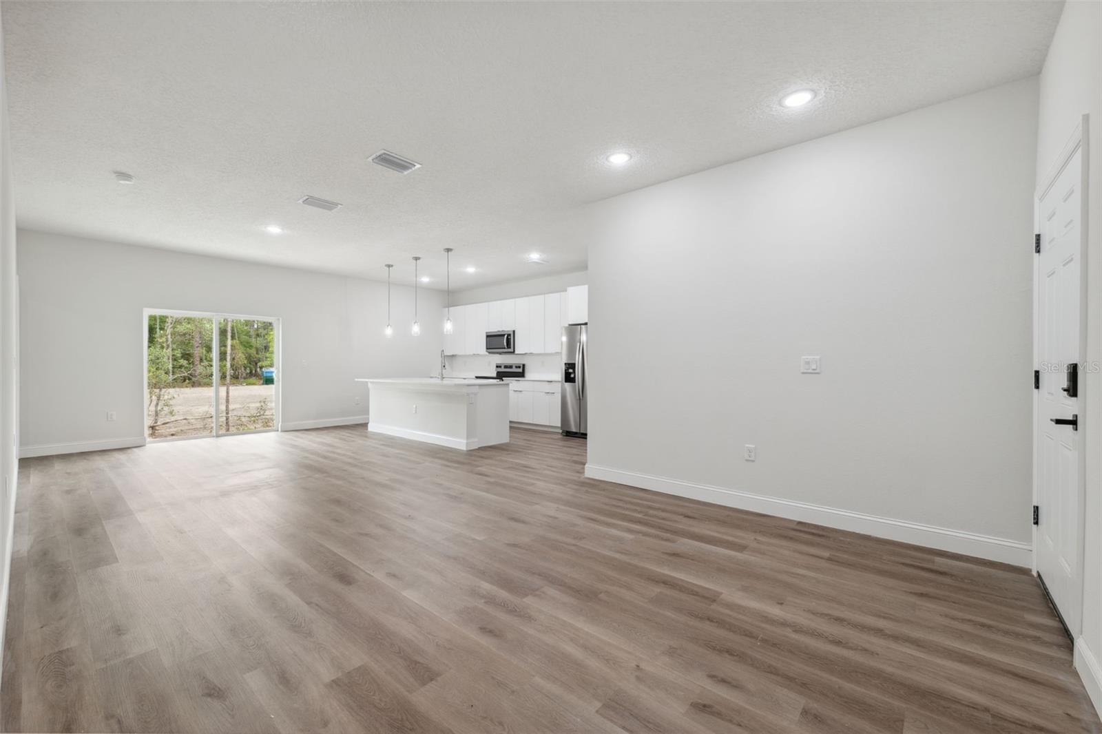 Listing photo id 12 for 2565 Laredo Drive
