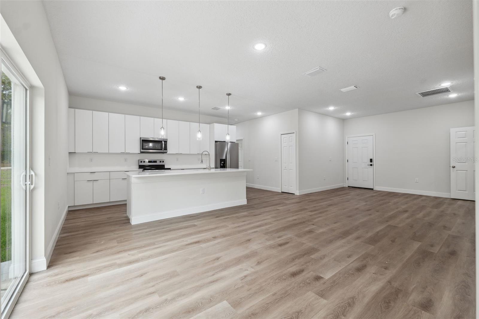 Listing photo id 14 for 2565 Laredo Drive