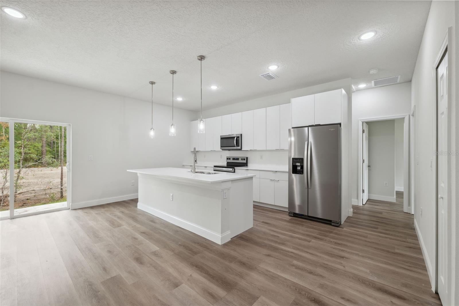 Listing photo id 15 for 2565 Laredo Drive