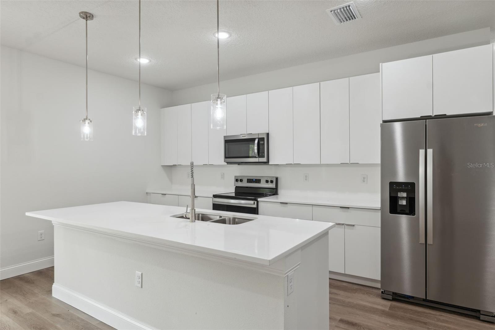 Listing photo id 16 for 2565 Laredo Drive