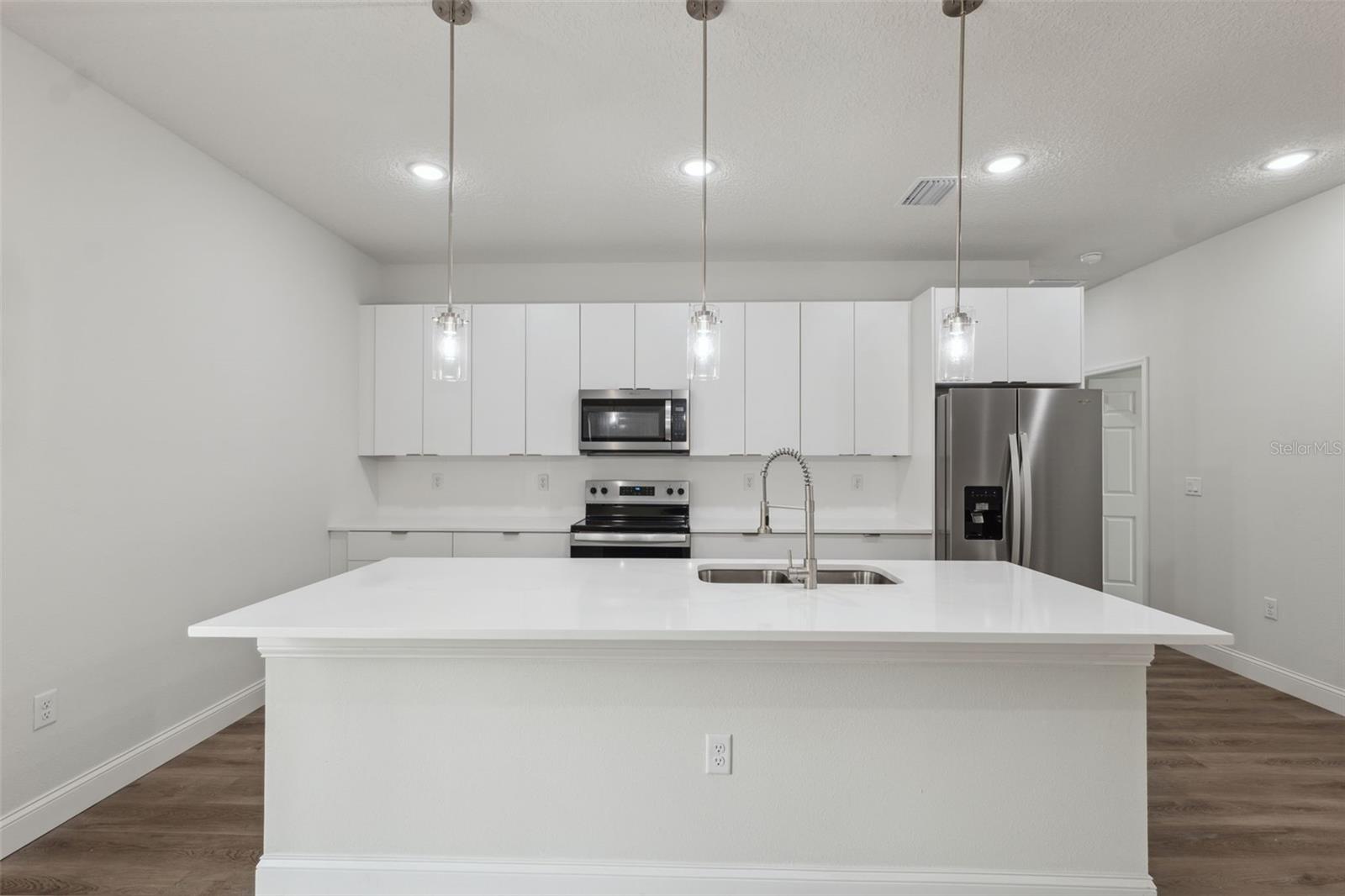 Listing photo id 17 for 2565 Laredo Drive