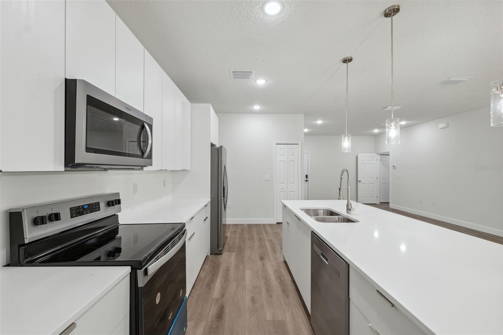 Listing photo id 20 for 2565 Laredo Drive