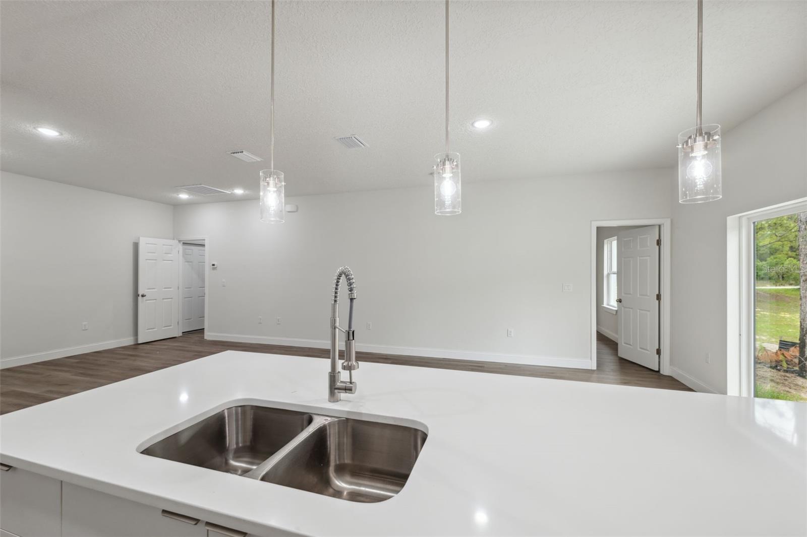 Listing photo id 21 for 2565 Laredo Drive