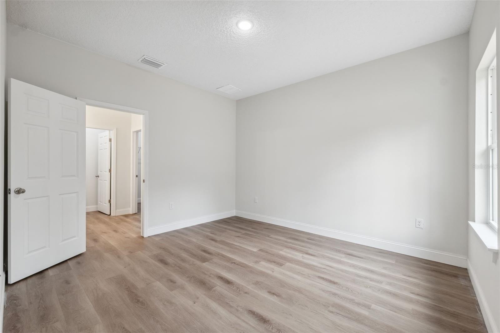 Listing photo id 22 for 2565 Laredo Drive