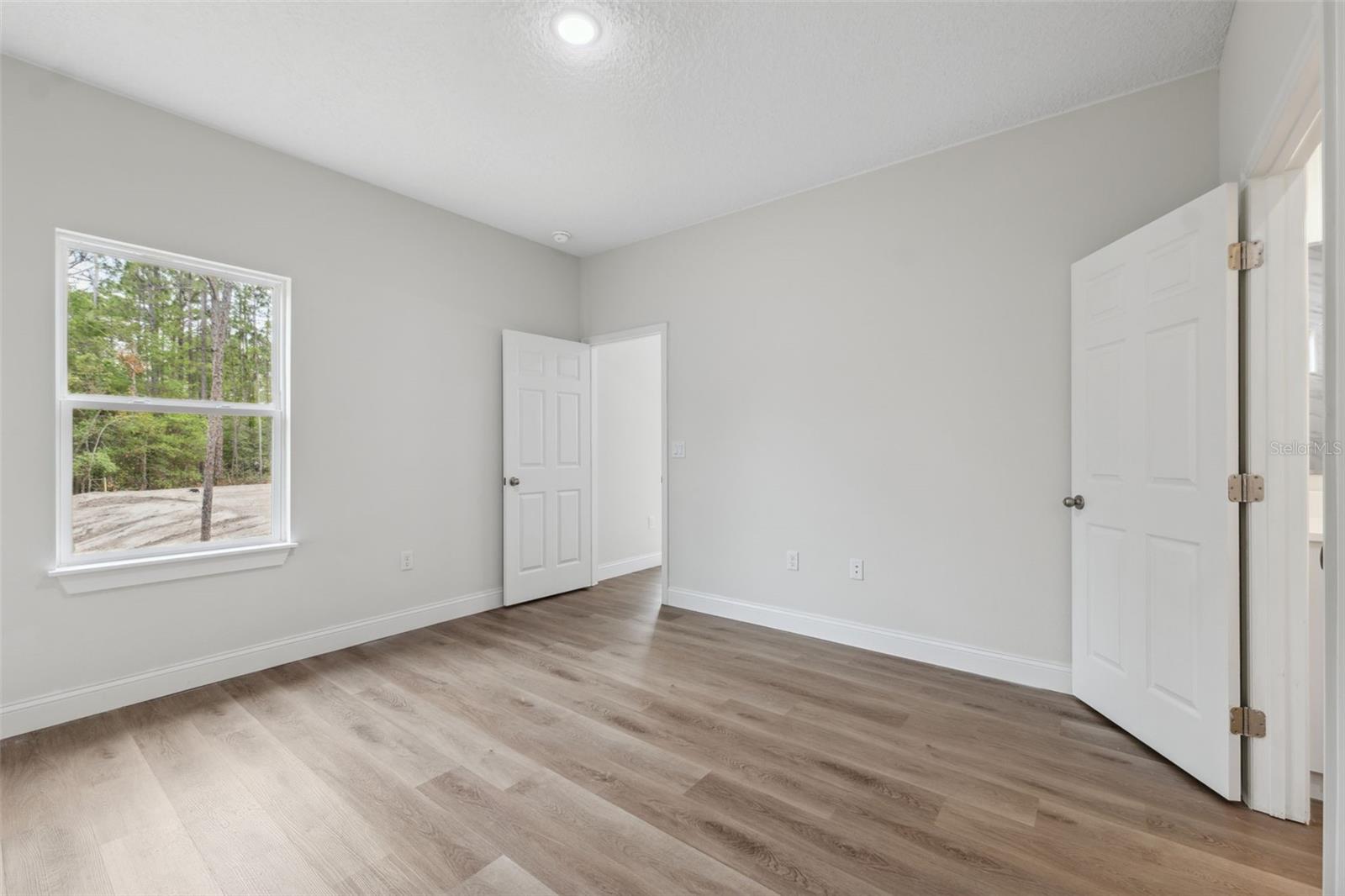 Listing photo id 23 for 2565 Laredo Drive