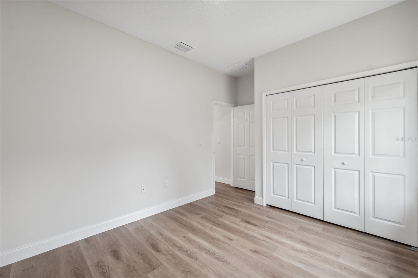 Listing photo id 28 for 2565 Laredo Drive