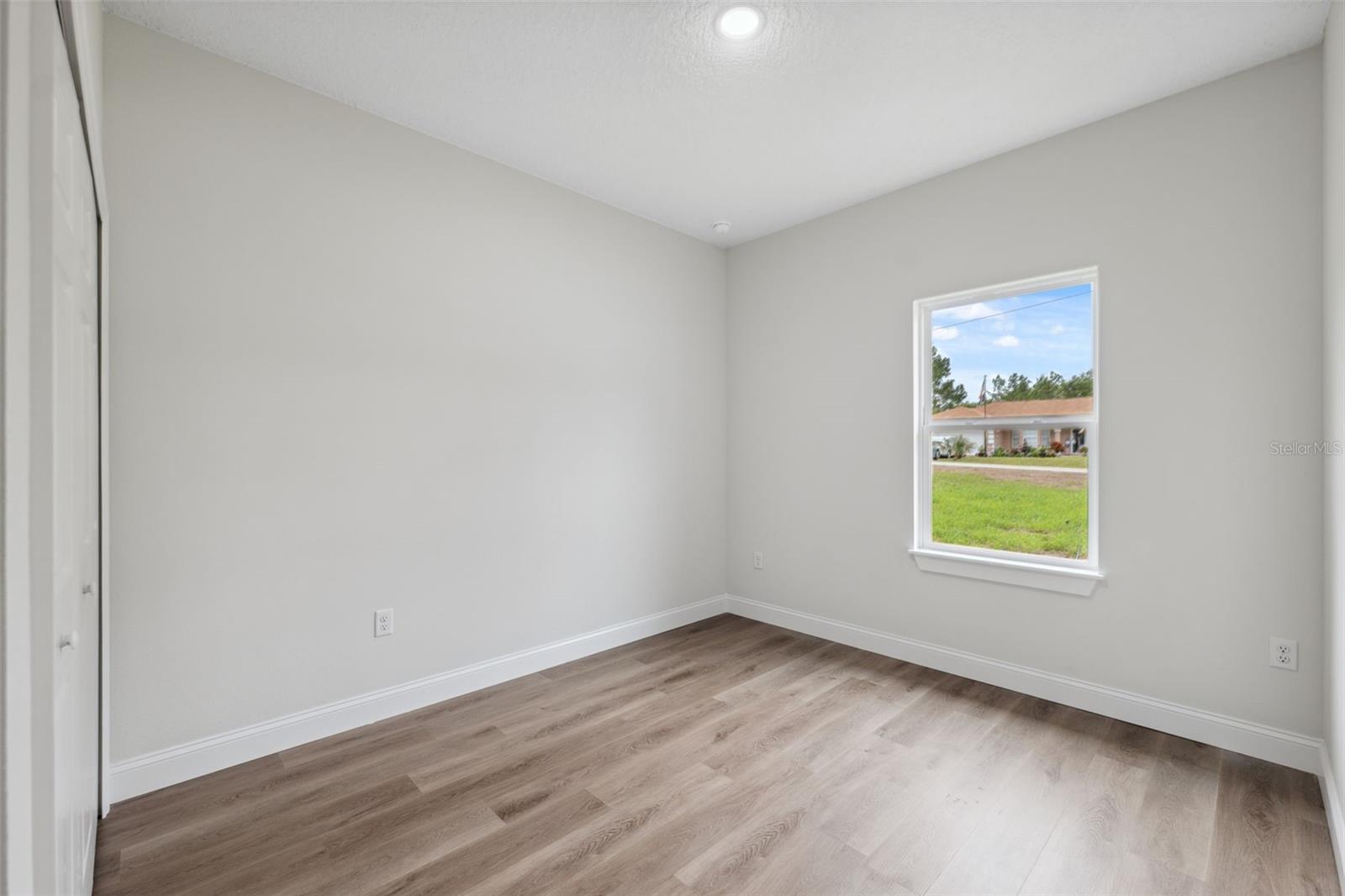 Listing photo id 30 for 2565 Laredo Drive