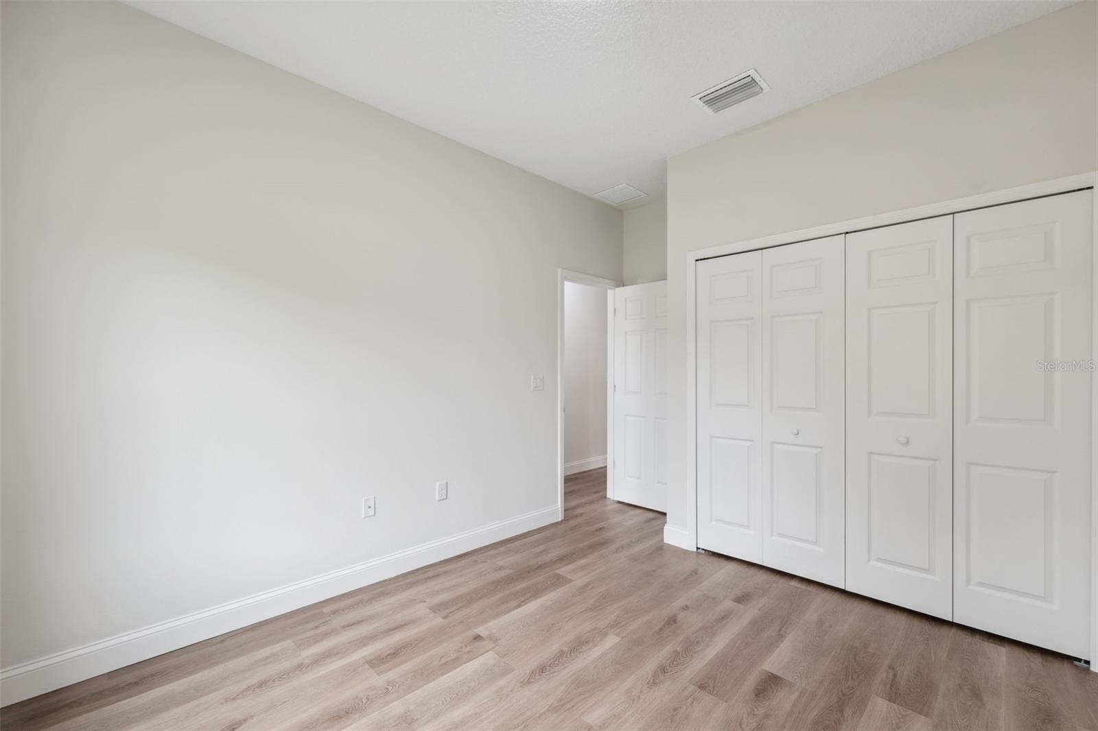 Listing photo id 32 for 2565 Laredo Drive