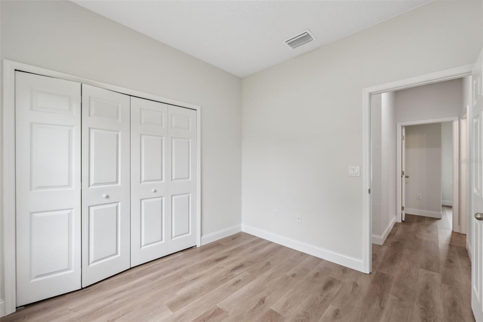 Listing photo id 33 for 2565 Laredo Drive