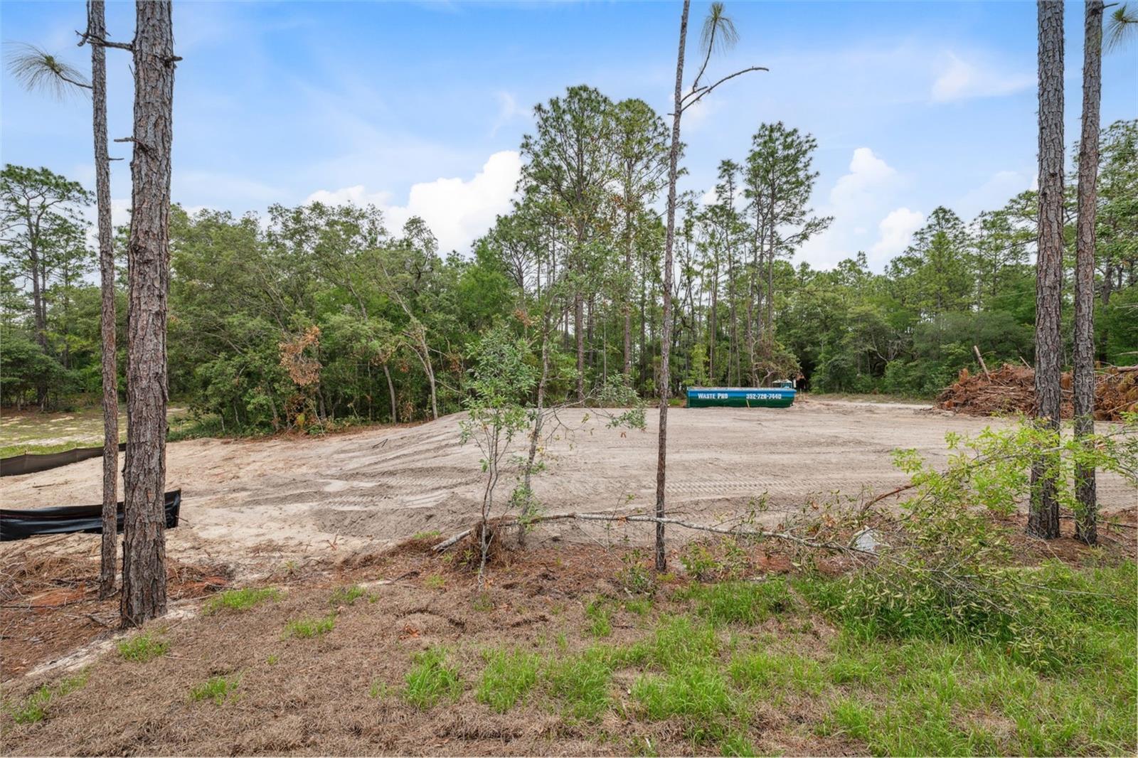 Listing photo id 35 for 2565 Laredo Drive