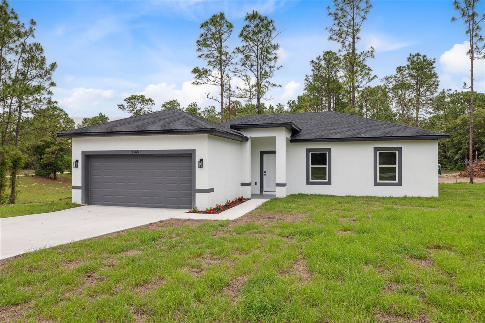 Listing photo id 2 for 2565 Laredo Drive
