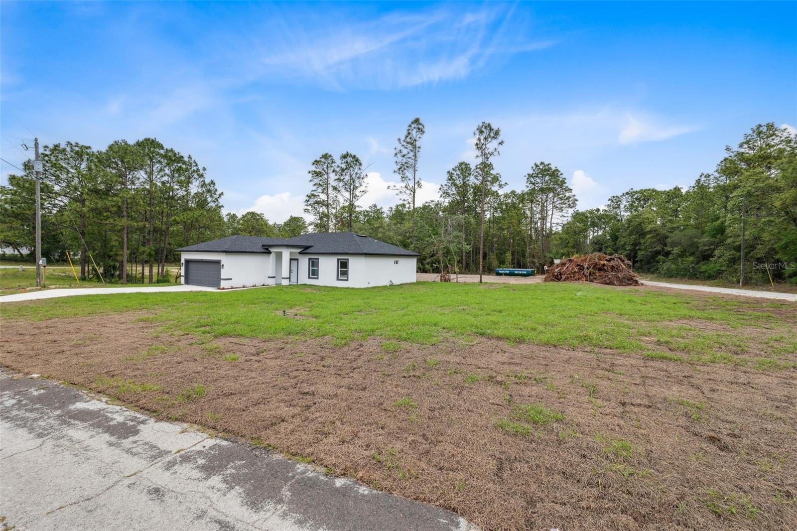 Listing photo id 38 for 2565 Laredo Drive