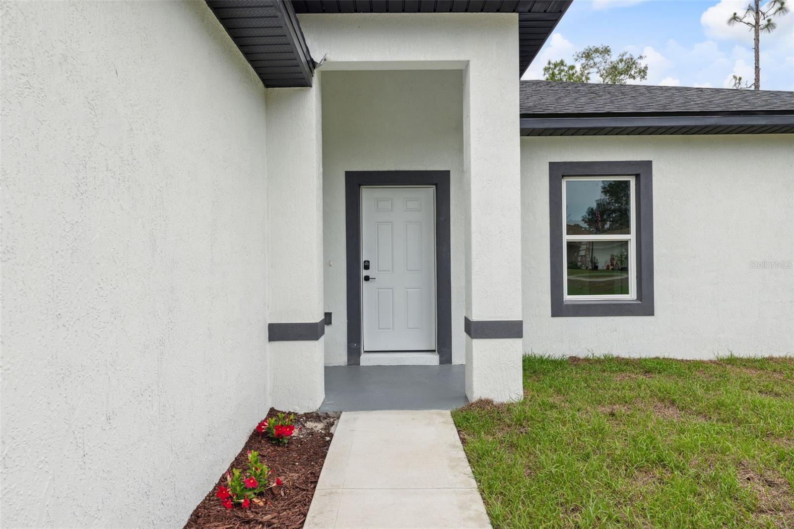 Listing photo id 4 for 2565 Laredo Drive