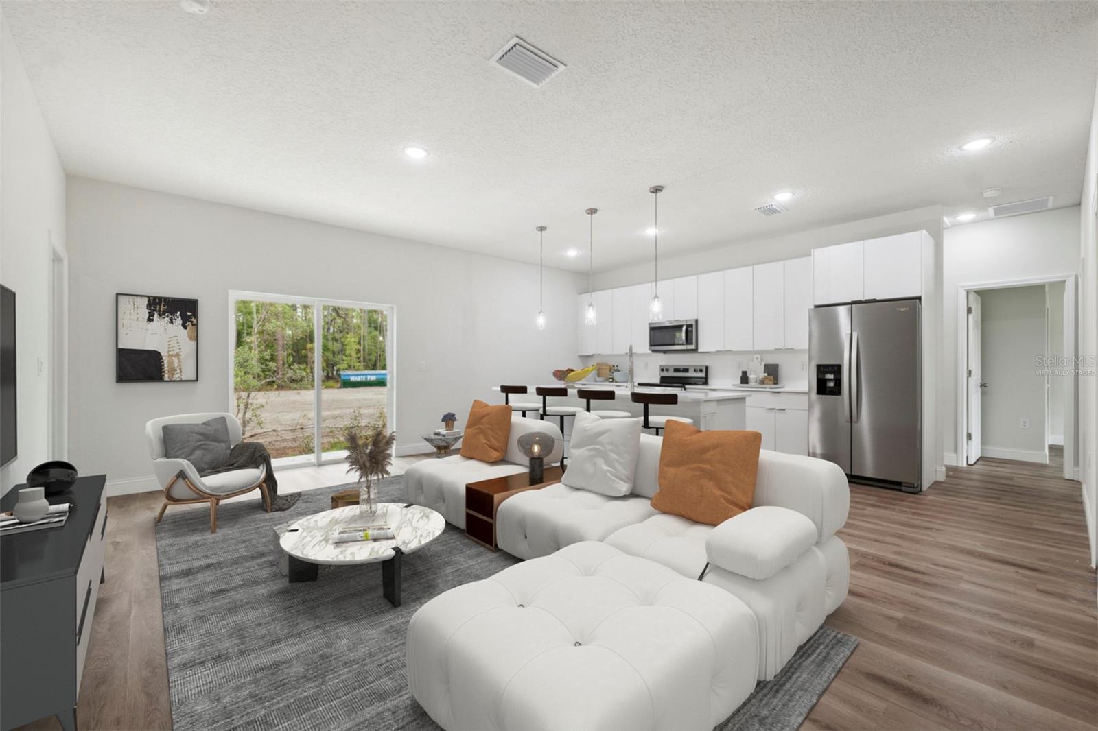 Listing photo id 5 for 2565 Laredo Drive
