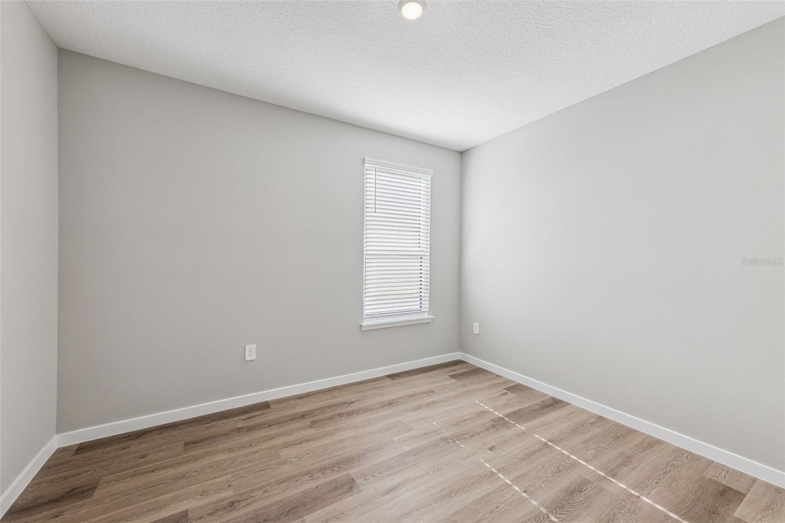 Image 11 of 22 For 544 Bumby Avenue 3