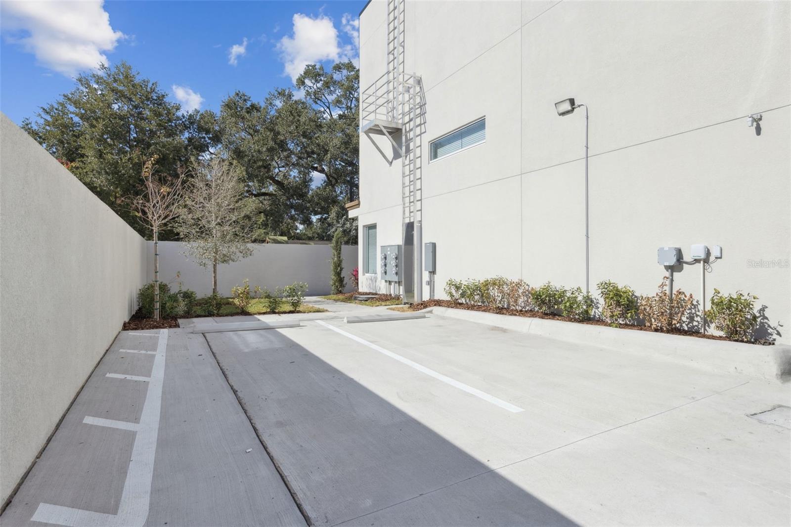 Image 15 of 22 For 544 Bumby Avenue 3