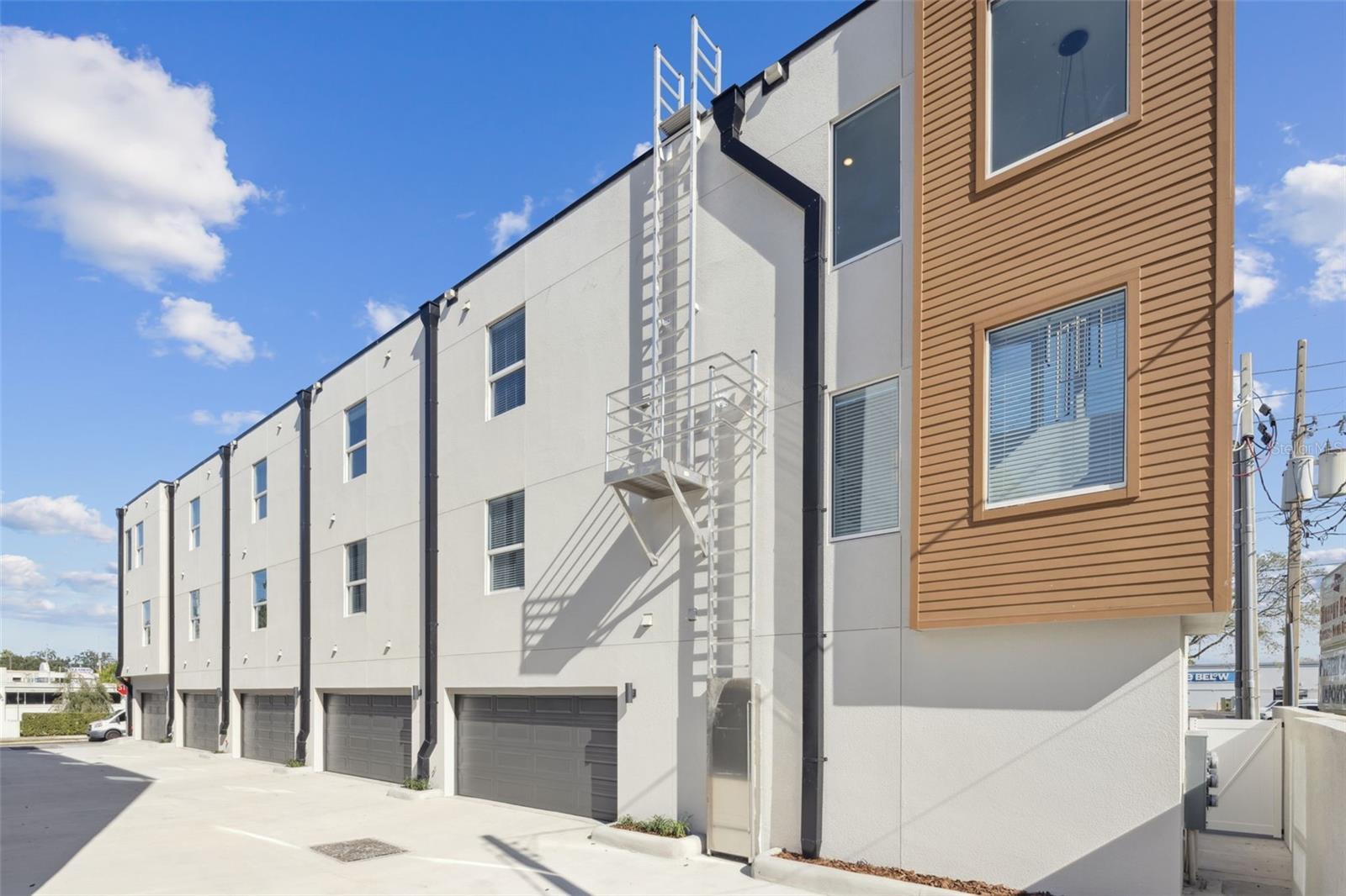 Image 17 of 22 For 544 Bumby Avenue 3