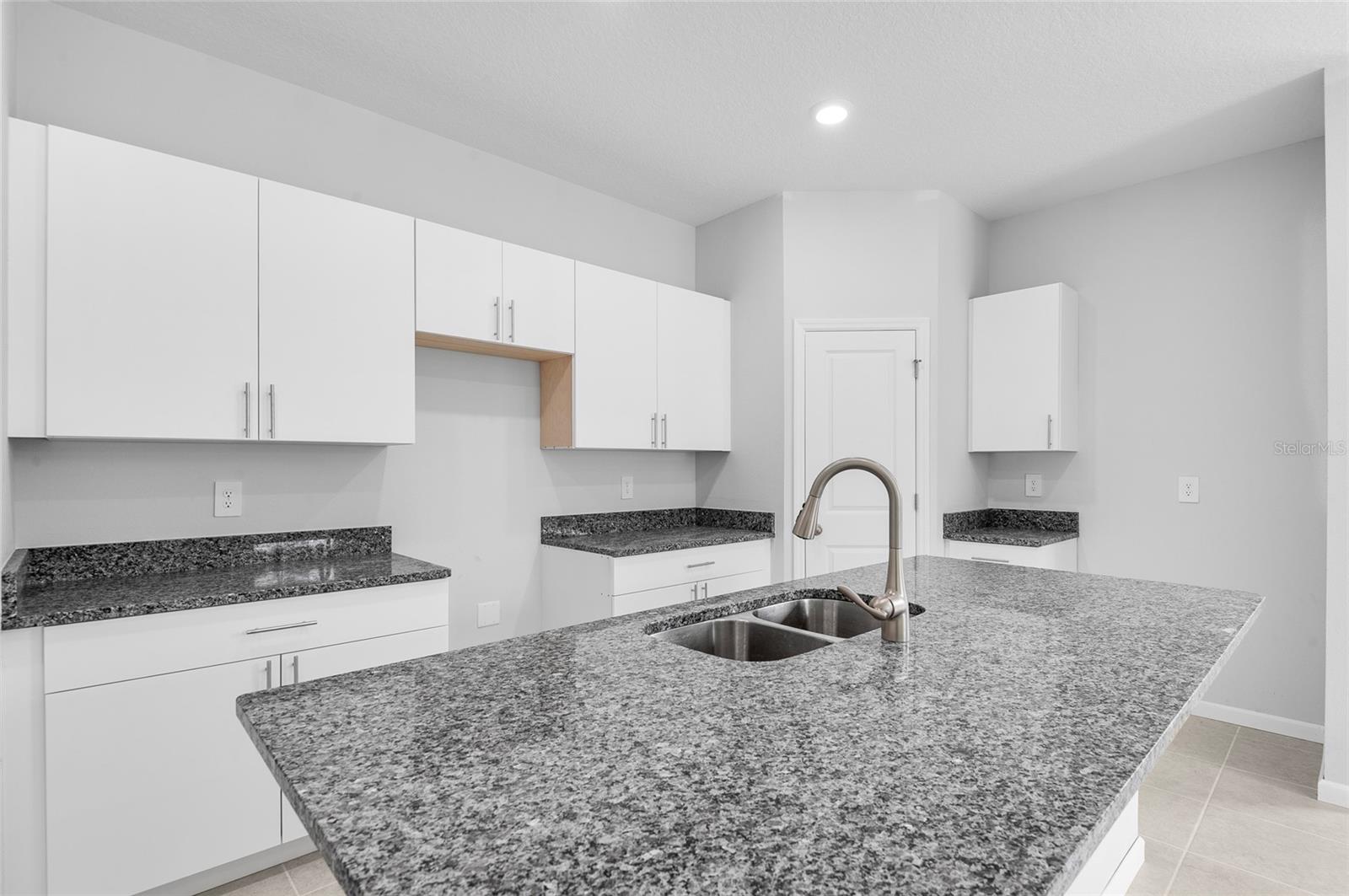 Image 19 of 23 For 6015 Vermont Street