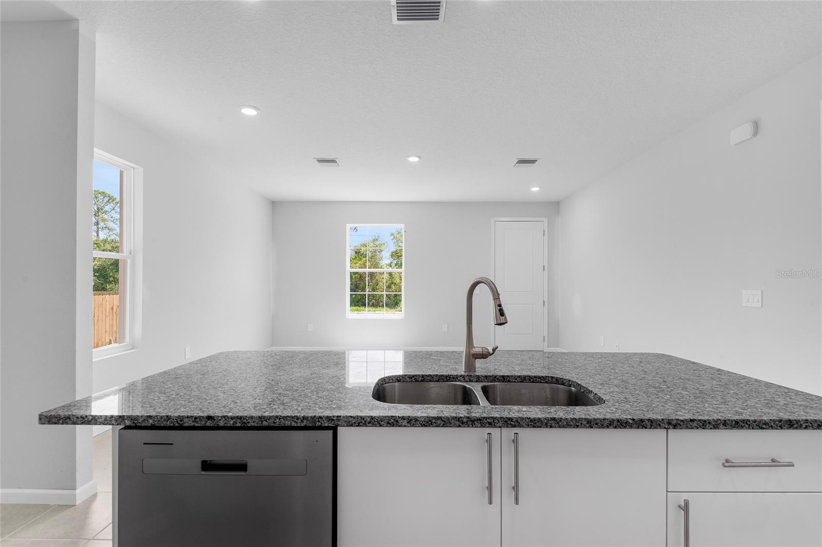 Image 21 of 23 For 6015 Vermont Street