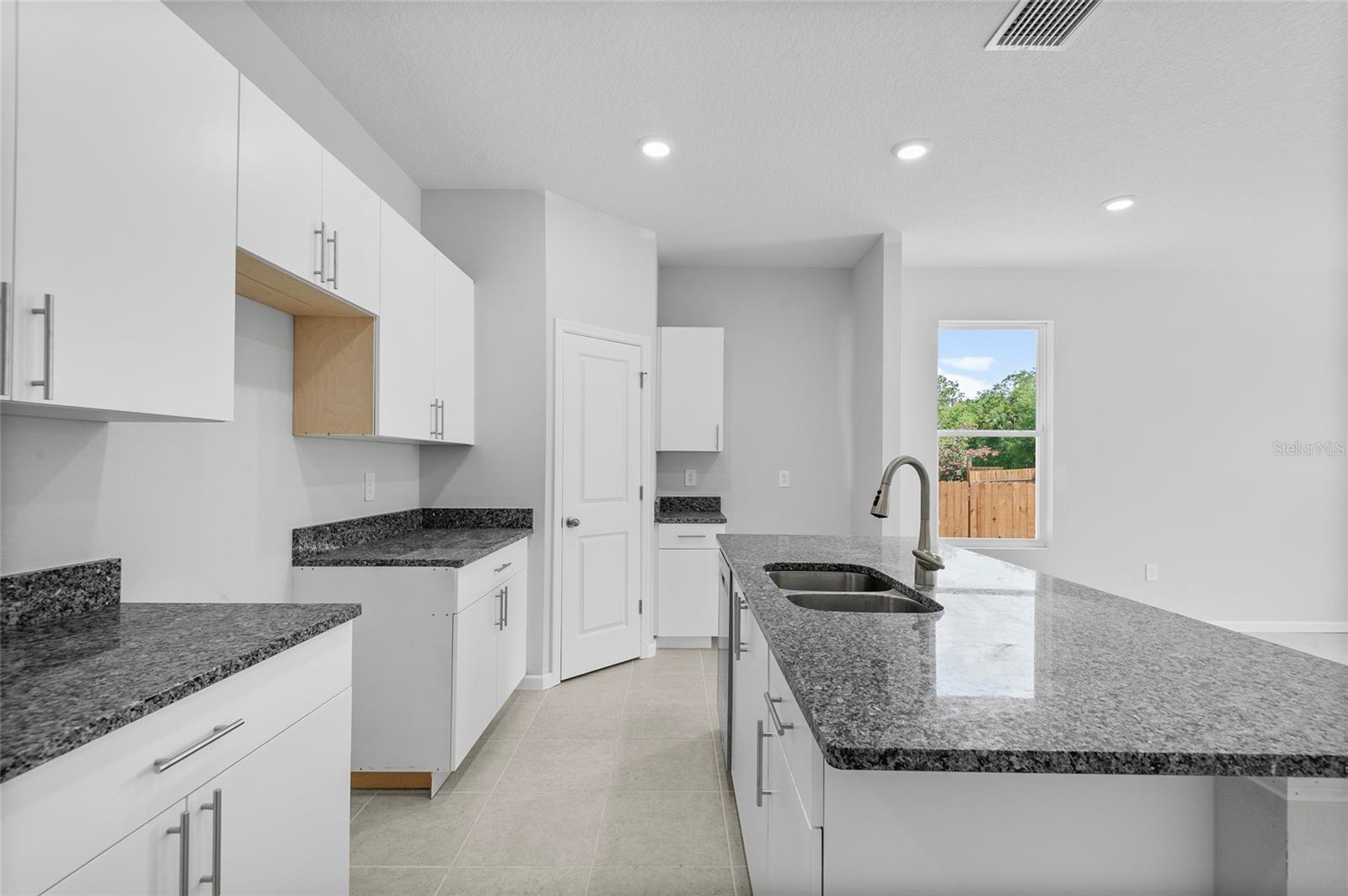 Image 22 of 23 For 6015 Vermont Street