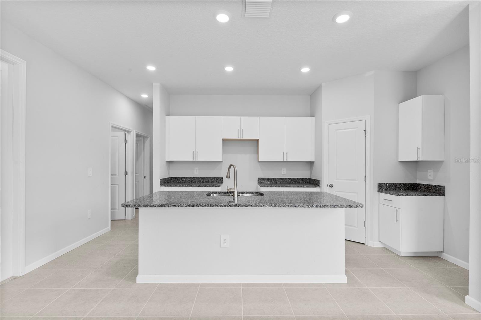Image 4 of 23 For 6015 Vermont Street