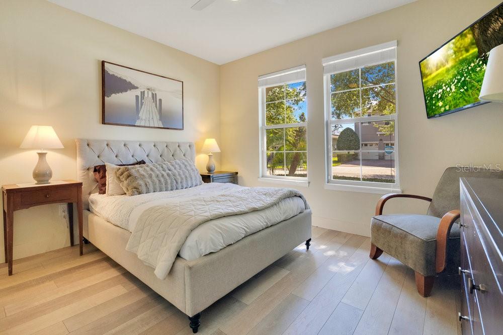 Image 18 of 46 For 8256 Bayview Crossing Drive